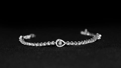 Why Diamond Bracelets Are the Perfect Engagement Gift to Promise Forever?
