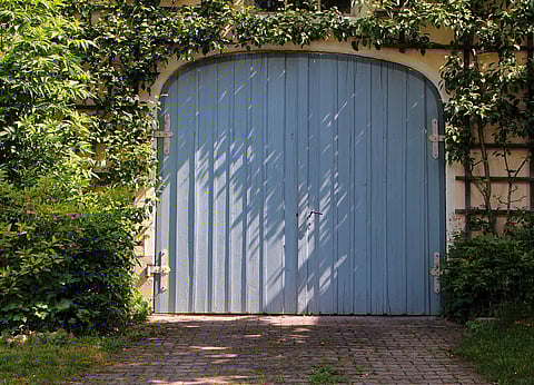 How to Choose the Best Garage Door Material for Your Home