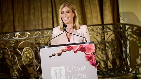 Jill Martin Accepts the Spirit of Life Award