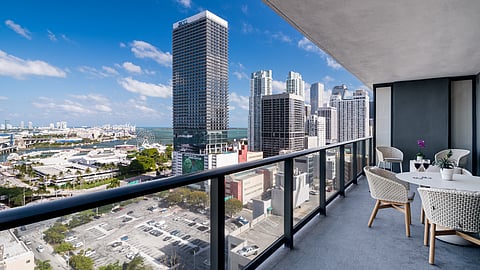 Gale Miami Hotel & Residences Southeast Room Terrace