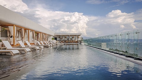 Alto 20°105°, UNICO Riviera Nayarit's rooftop pool bar