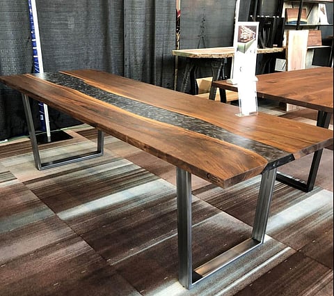 Commercial Spaces That Shine: Epoxy Resin Furniture for Restaurants, Bars, and Offices