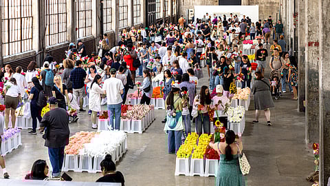 Crowds gather for Cj Hendry’s Flower Market 2.0 at Rockefeller Center this September