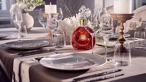 Luxury dining table with LOUIS XIII porcelain and crystal glassware