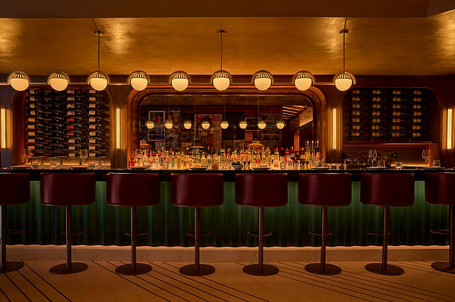 Retro-glam bar with Italian style