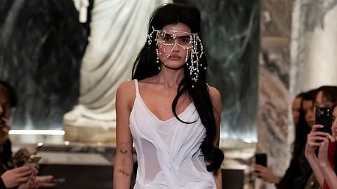 Model on the runway for DI PETSA AW26 Medusa’s Lover at London Fashion Week