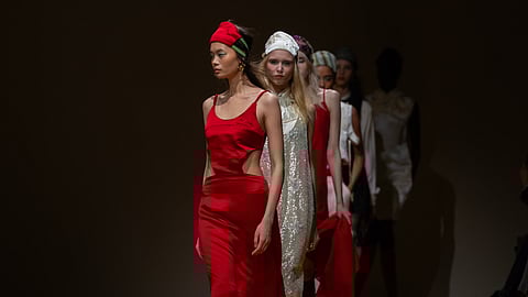 Models presenting HUI Milano Her Threads Fall Winter 2026–2027 collection