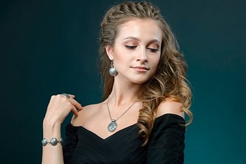 How to Select Jewelry That Works for Both Day and Evening Wear