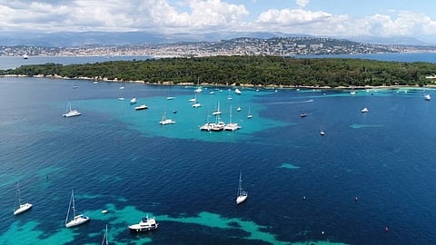 The Best Bays and Beaches for Yachting Around Cannes