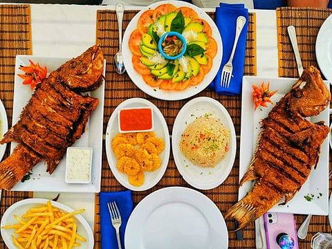 a traditional Caribbean cuisine dining experience
