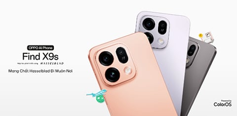 OPPO Find X9s smartphones in three colors.