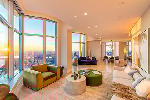 FRANK GHERY’S ICONIC BUILDING IN NEW YORK