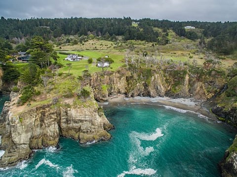 CALIFORNIA DREAMIN’: HAUTE HAUNTS ON THE LEFT COAST