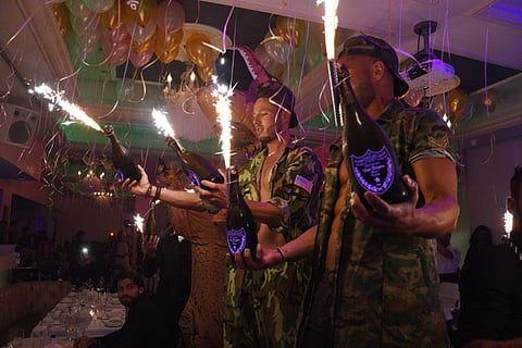 DINOSAURS, SHIRTLESS HUNKS, & A TEAPOT OF BUBBLES!