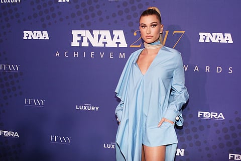 Hailey Rhode Baldwin attends the Footwear News Achievement Awards at the IAC on November 28, 2017 in New York
