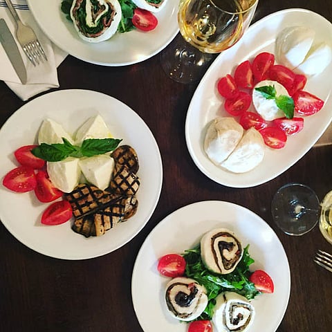 MOZZARELLA & VINO: YOUR FRIENDLY NEIGHBORHOOD EATERY