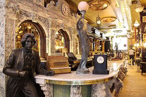 OSCAR WILDE OPENS AS THE LONGEST BAR IN NYC