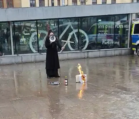 Prästinnan Jade Sandberg, även kallad korskvinnan.
