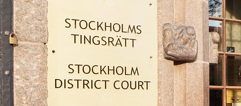 Brutalt dubbelrån mot transkvinna – fyra män dömda