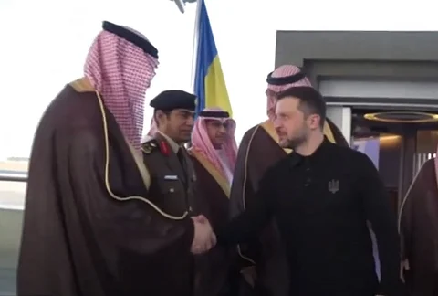 President Volodymyr Zelenskyj på plats i Saudiarabien.