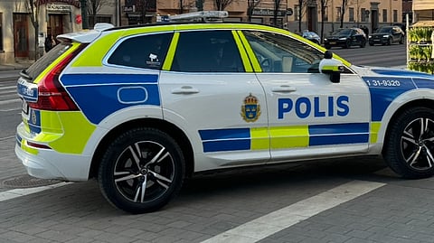 Personerna misstänks på sannolika skäl för sabotage mot blåljusverksamhet.