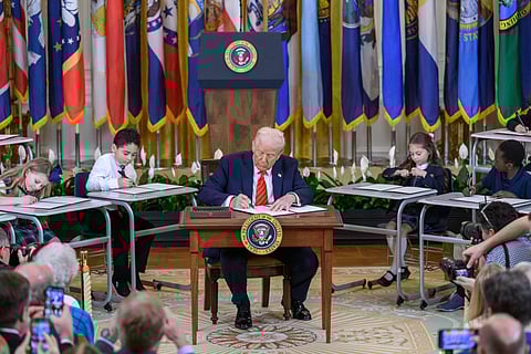 Trump stänger USA:s utbildningsdepartement – hyllar Sverige