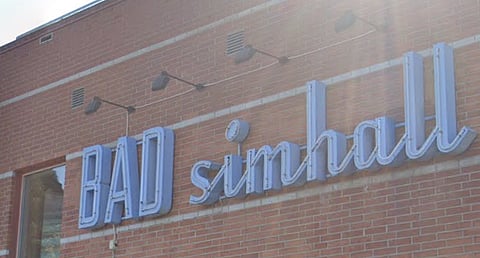 Våldtog barn i vattentunnel på badhus