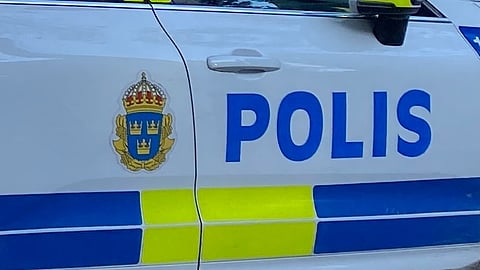 Den initiala bedömningen är att det är brännbar vätska som orsakat branden och explosionen, enligt polisen.
