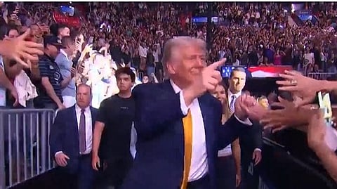 President Trump möttes av stående ovationer under helgens UFC-match.