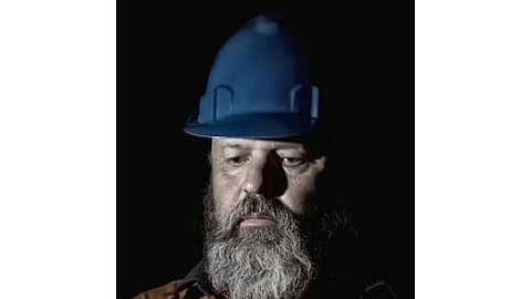 Vita män förbjuds från att söka jobb