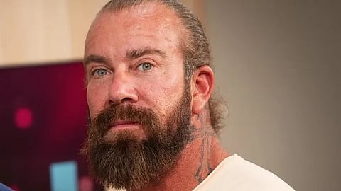 Jan Emanuel vill se ett svenskt Elon Musk-departement för att spara in på onödiga kostnader.