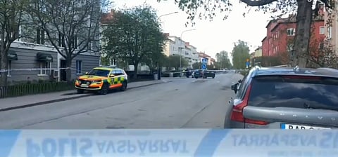 Vid 17-tiden på tisdagen larmades polisen om höga smällar i området.