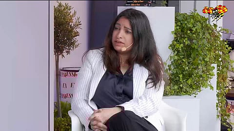 Nooshi Dagdostar (V) pratade spansk kokbok när Viktor Barth-Kron ville prata svensk kulturkanon.