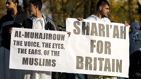 Brittiska regeringen släpper jobbannons: "Sharia-administratör"