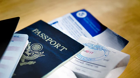 Två män döms till utvisning efter förfalskade id