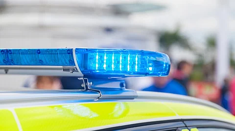 Polisen larmades gällande en kraftig detonation vid ett flerfamiljshus natten mot tisdag.