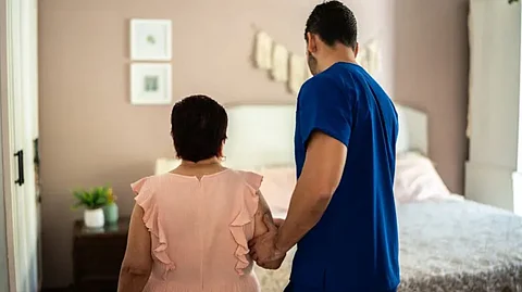 Efter hemtjänstvåldtäkter: Forskare vill förbjuda alla män – trots invandrares överrepresentation