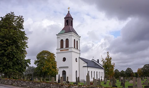 Dömd våldtäktsman kandiderar i kyrkoval efter namnbyte – väcker reaktioner