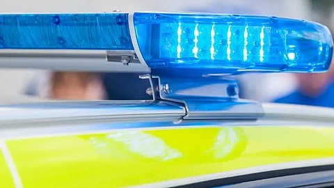 Polisen larmades gällande om en hög smäll i ett trapphus på torsdagskvällen.