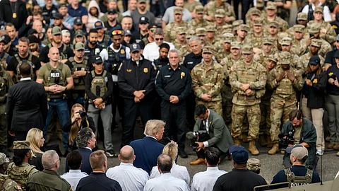 President Trump besökte trupperna och de federala agenterna i Washington D.C. på torsdagen.