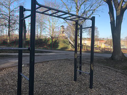 Flickor rånade på lekplats i Kalmar – krossade mobiltelefon