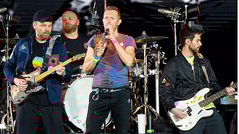 Coldplays Chris Martin uppmanar publiken att skicka kärlek till Charlie Kirks familj