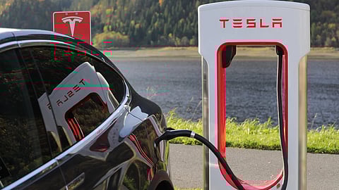 Tesla stoppas av kommunägt bolag i Umeå.