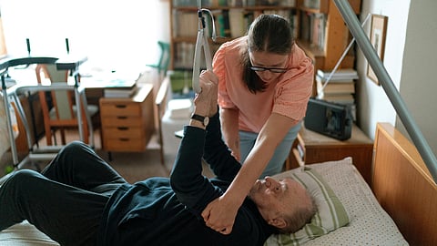 Flera övergrepp på vårdtagare anmäldes försent i omsorgen