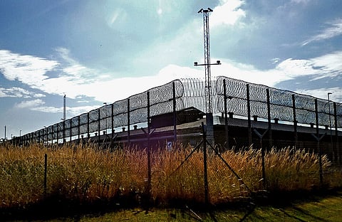 Vårdbolag med brottsåtalad ägare får miljonavtal – Transportstyrelsen säger upp