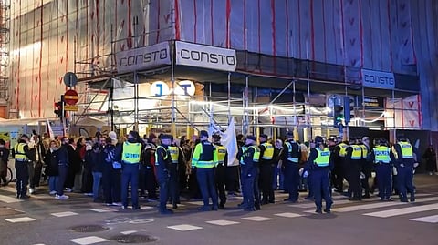 Riks var på plats vid den kaosartade Palestinademonstrationen i centrala Stockholm på torsdagskvällen.