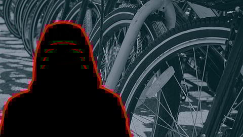 Cyklande kvinna knuffad och misshandlad av okänd man
