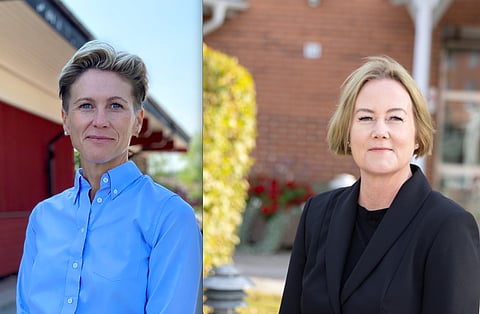 Till vänster Jenny Nordström som när hon hoppade in som kommundirektör i Norrtälje kommun tog ut 17 dagars semester i somras, trots att hon i själva verket var ledig över 40 dagar. Nordströms redovisade semesteruttag på 17 dagar godkändes och attesterades av kommunstyrelseordföranden Ulrika Falk (t.h i bild).