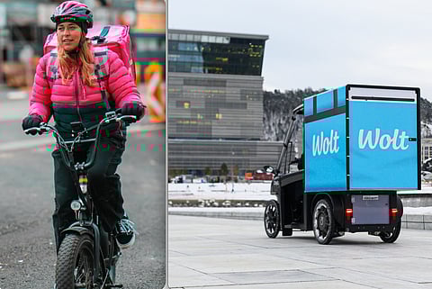 T.v – bild ur en reklamkampanj för att jobba för Foodora. T.h - pressbild från Wolt i Norge.