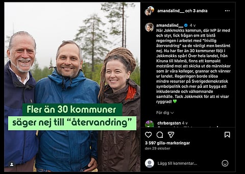 Ett vida spritt inlägg av MP-språkröret Amanda Lind på Instagram där hon markerar mot regeringens reform med höjt återvandringsbidrag - och hänvisar till Jokkmoks kommuns protest.
